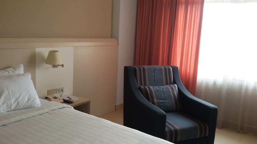 Hotel Sandjaja Palembang Kültér fotó
