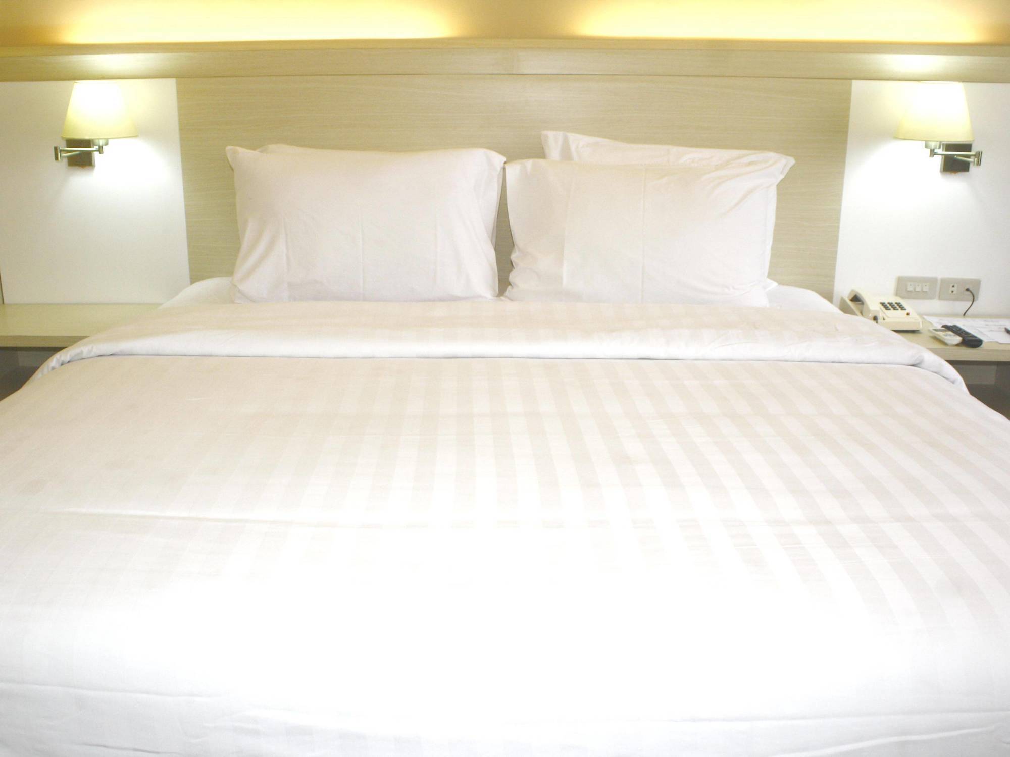 Hotel Sandjaja Palembang Kültér fotó